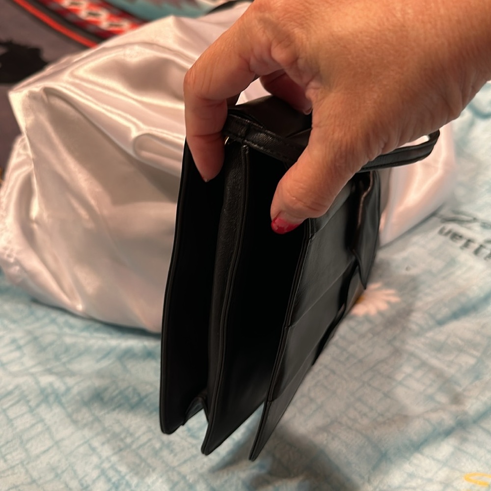 Valentino Garavani Black Leather Crossbody/Clutch Bag - Picture 5 of 6